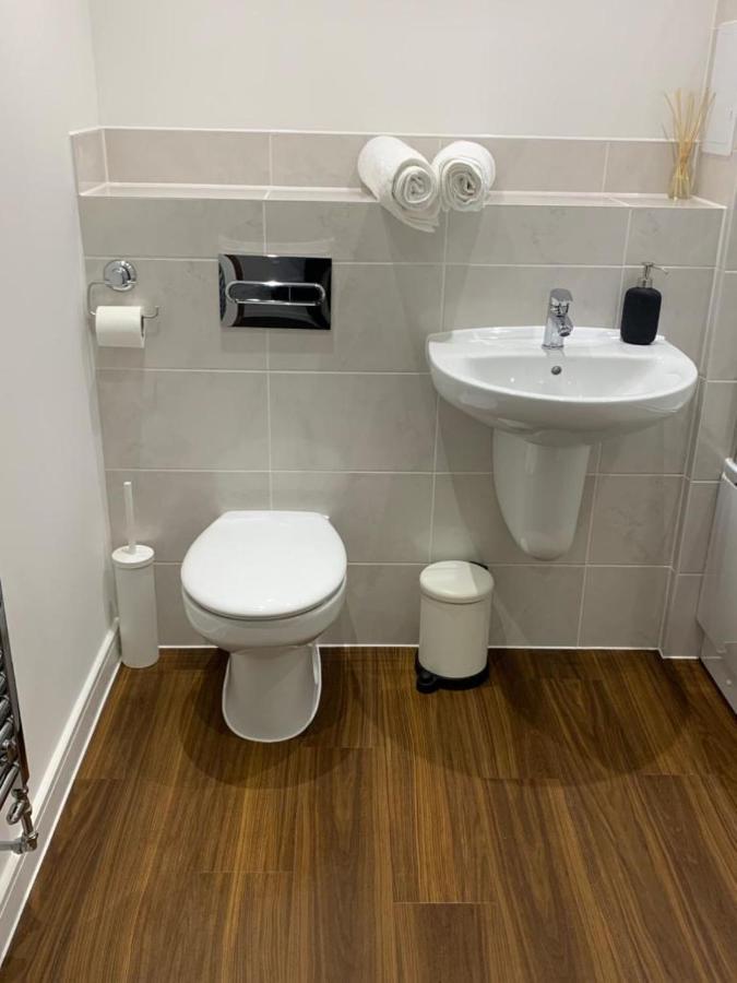 Lakeside 2 Bed Luxury Apartment No Parties No Events Early Check-In Late Check- Out Allowed Уэст-Таррок Экстерьер фото