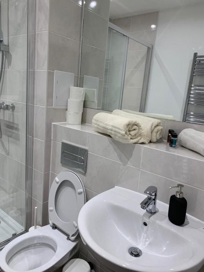 Lakeside 2 Bed Luxury Apartment No Parties No Events Early Check-In Late Check- Out Allowed Уэст-Таррок Экстерьер фото